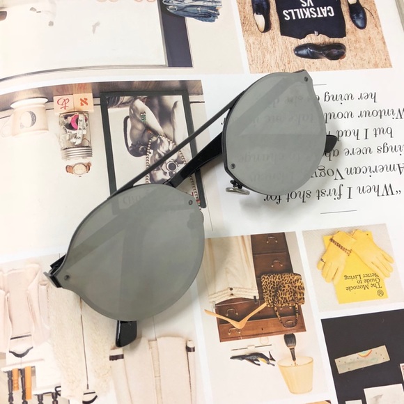 house of she Other - NWT - Silver Round Sports Sunglasses